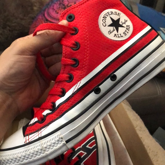 Converse Chicago Bulls Men’s 7/Women’s 9 - Picture 2 of 5